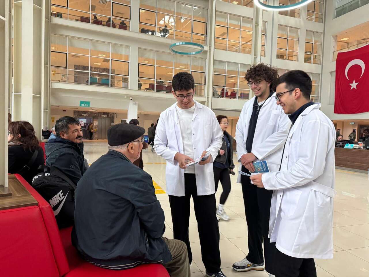 Muğla’da Tıp Öğrencilerinden Akılcı İlaç Kullanımı Seferberliği 1